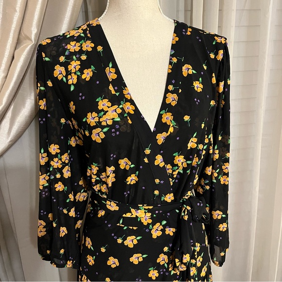 EUC CAbi 5945 Debut Dress Spring 2021 Size Large - Picture 2 of 6